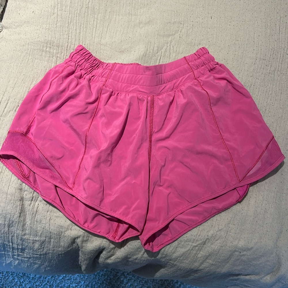 Lululemon pink low rise 4” hotty hot shorts